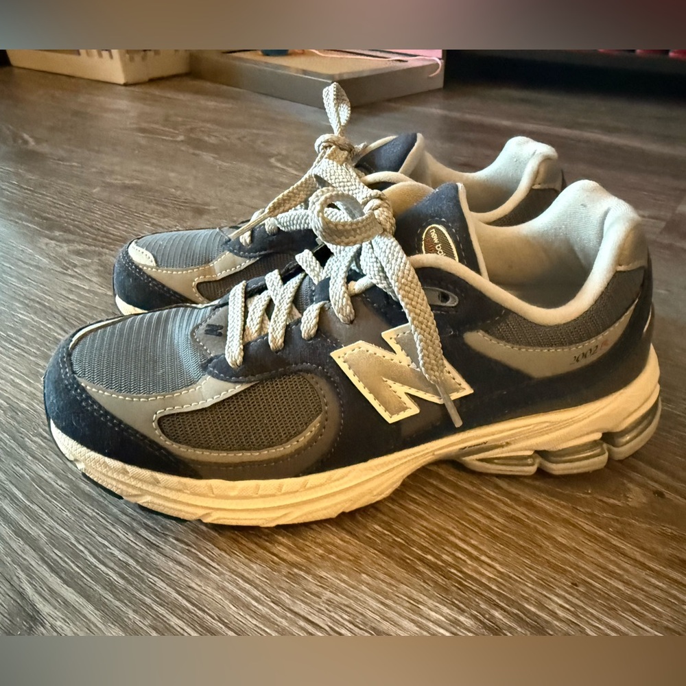 New Balance 2002R Sneakers. Navy. Size 8.